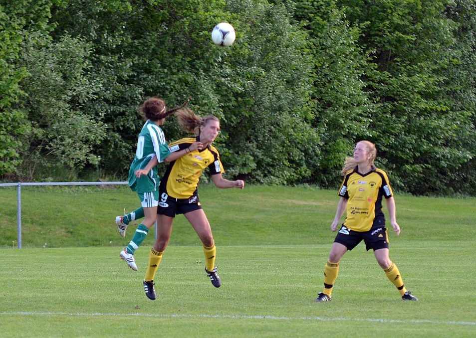 2012_0530_33.JPG - Sofia Larsson i nickduell