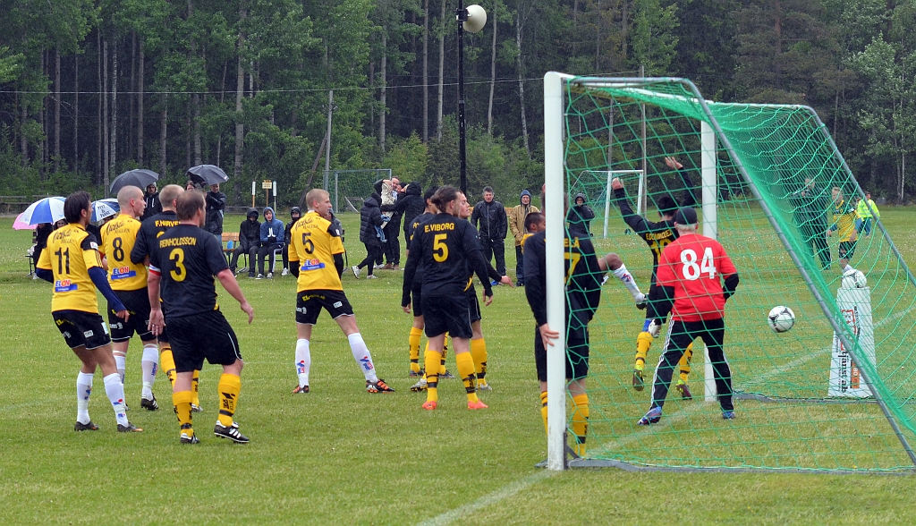 2012_0602_10.JPG - En ny hörna för Södra som blir för kort och går i utsidan av burgaveln