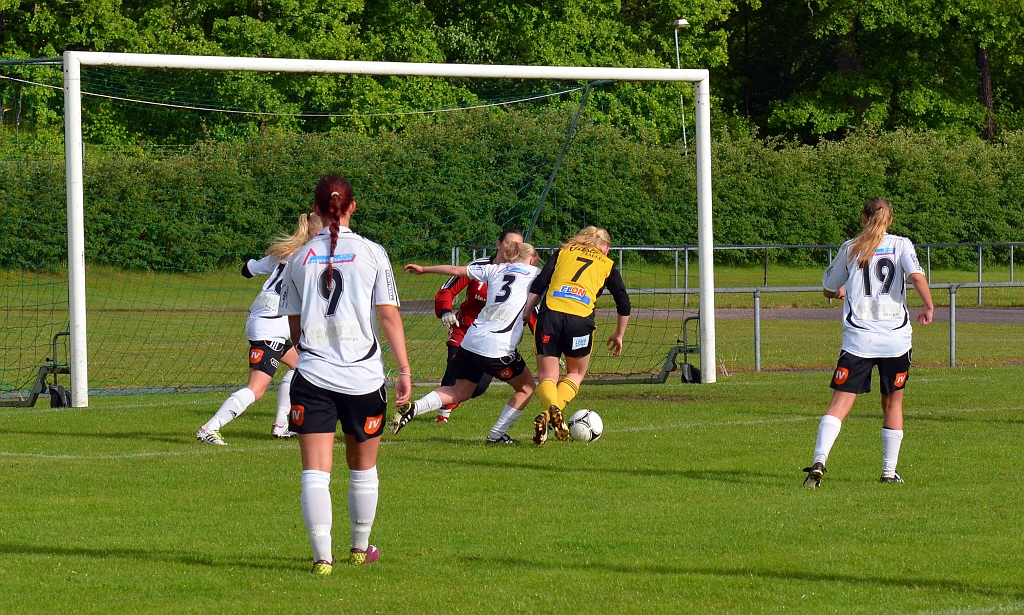 2012_0603_40.JPG - Rebecca Skog i bra läge framför målet men BK30 försvaret får undan bollen