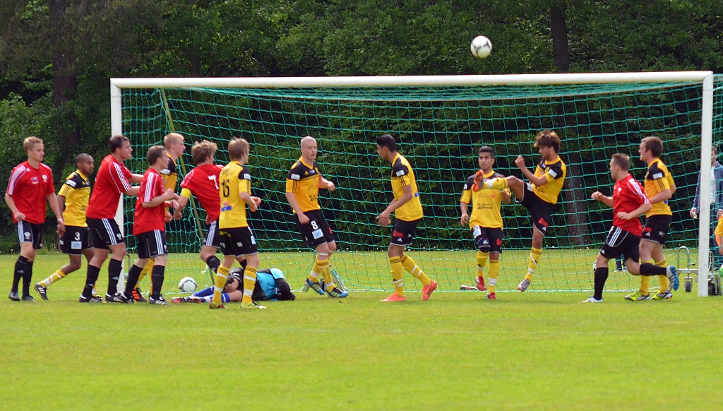 2012_0609_43.JPG - . . . . Södra's målvakt Emil Gillberg får en smäll och faller ihop samtidigt som Karim Safari sparkar undan bollen