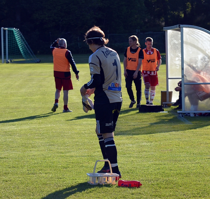 2012_0620_20.JPG - Södra förbereder målvaktsbyte och in kommer Haris Borovac