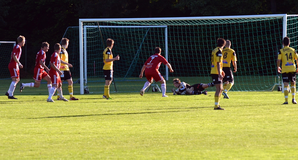 2012_0620_23.JPG - Södra's målvakt Haris Borovac gör sitt första ingripande