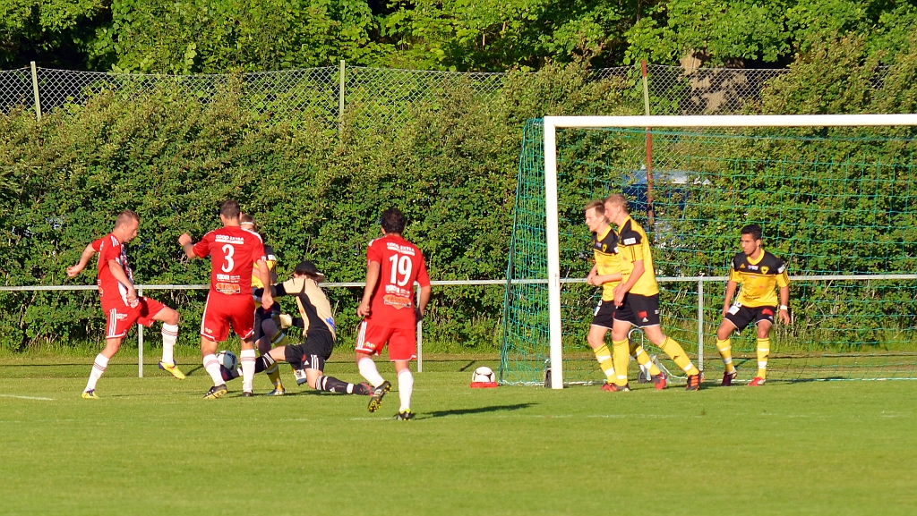 2012_0620_25.JPG - Södra's målvakt är ute och täcker av för inspel framför mål