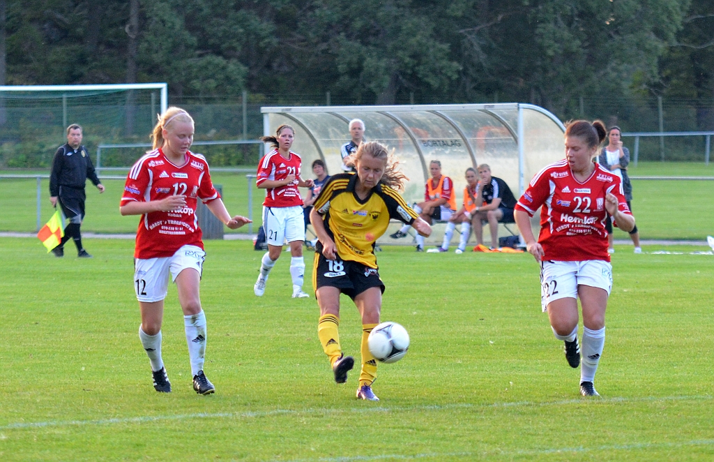 2012_0815_26.JPG - . . . och går för ett avslut mot mål