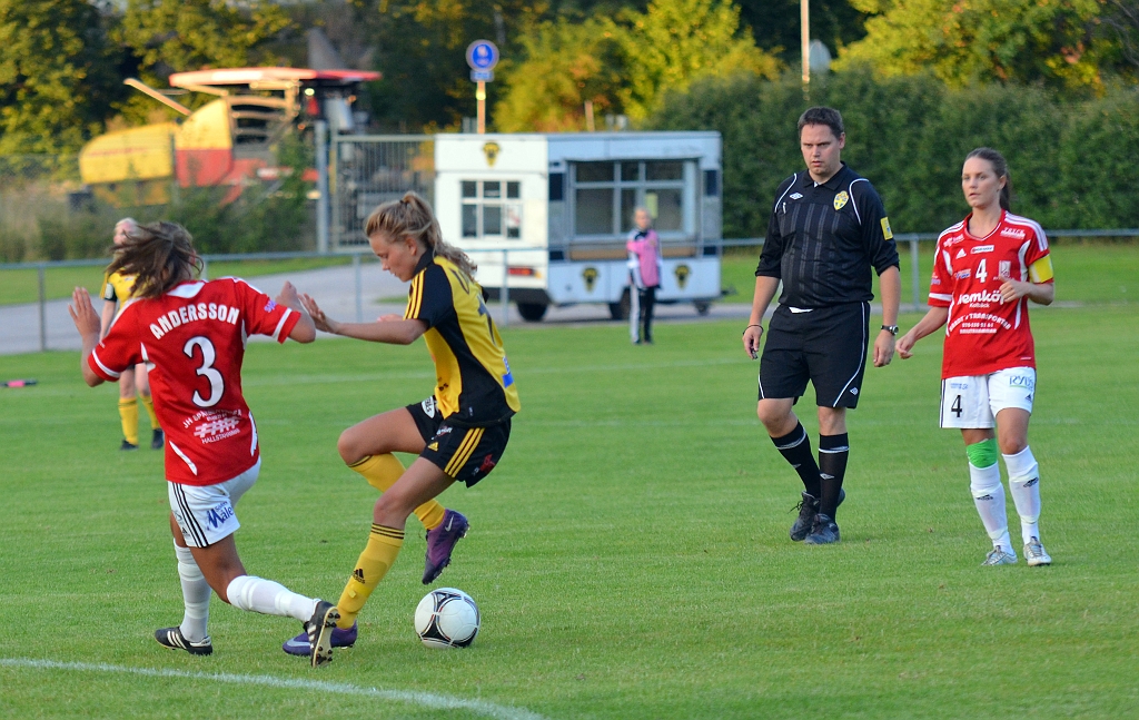 2012_0815_30.JPG - Adelisa Grabus gör en sulfint . . .