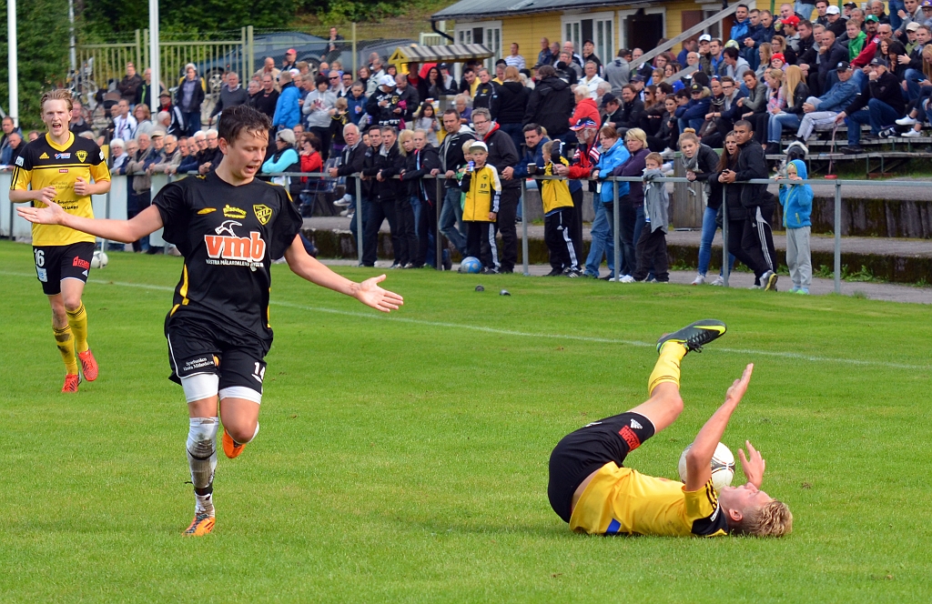 2012_0909_30.JPG - Dervis Grabus blir fälld ytterligare en gång