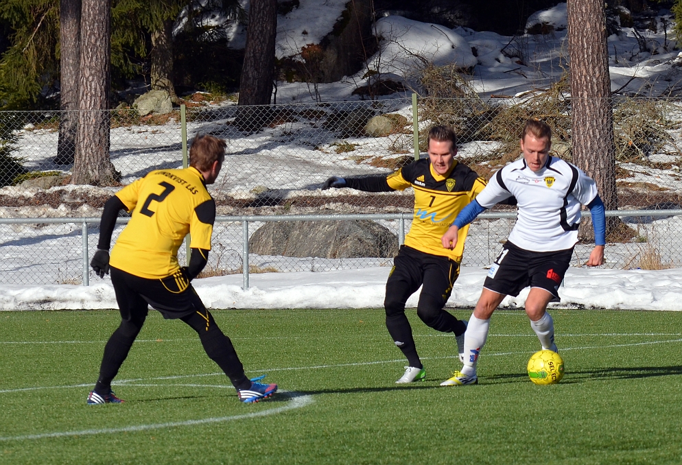 2013_0303_11.JPG - Sebastian Fahlberg utmanar Dingtunaförsvaret