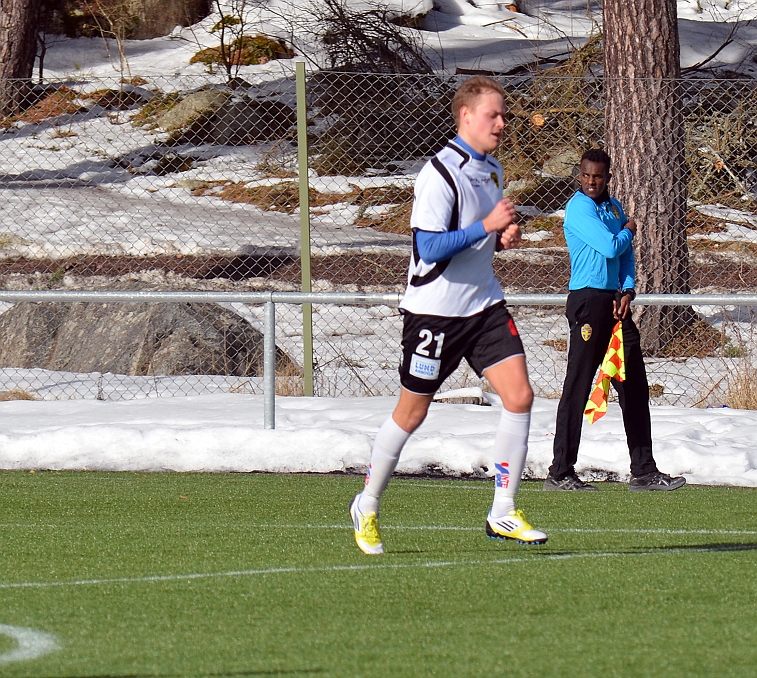 2013_0303_32.JPG - En nöjd målskytt