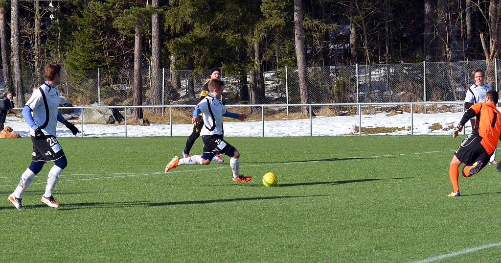 2013_0303_42.JPG - Ett nytt läge för Brandon Wade . . .