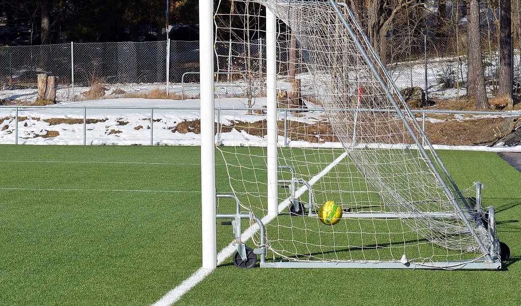 2013_0303_45.JPG - . . . 5-0 till Södra genom Brandon Wade