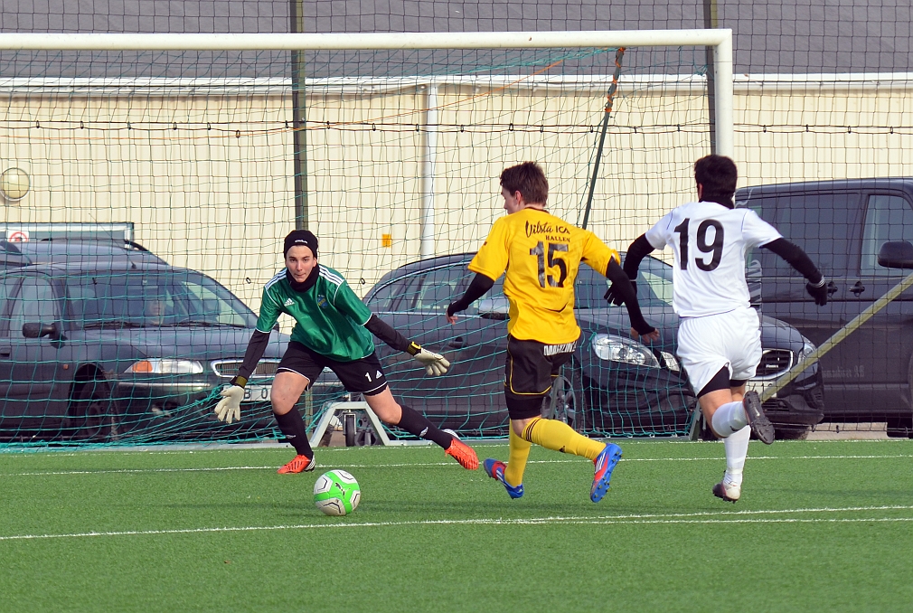 2013_0329_10.JPG - Semir Ahmetovic i bra läge för avslut . . . .