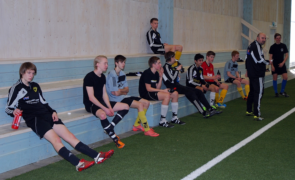 2013_0330_10.JPG - Paus och vila i träningen