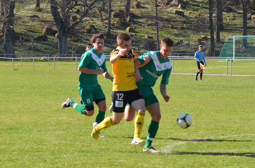 2013_0505_27.JPG - Brandon Wade får en djupledsboll att jobba på . . . .