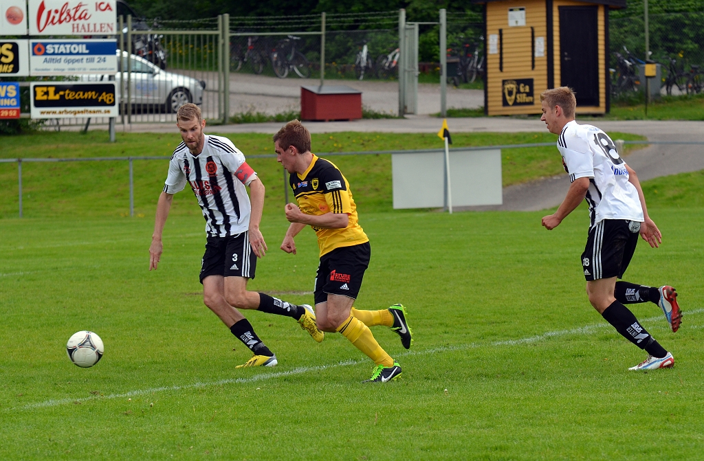 2013_0601_32.JPG - Brandon Wade utmanar munktorpsförsvaret