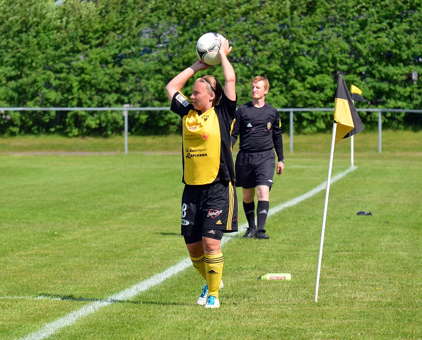 2013_0608_07.JPG - Paulina Berg skall kasta inkast