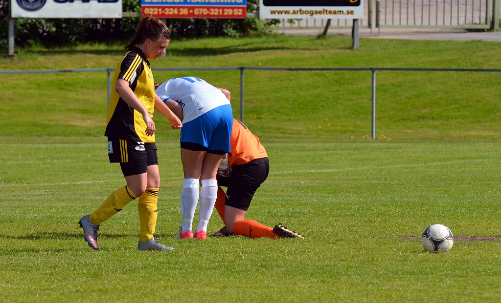 2013_0608_22.JPG - . . . . Forssa's målvakt repade sig och kunde fortsätta matchen