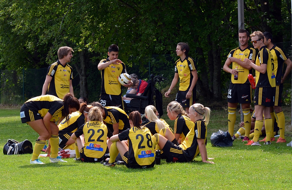 2013_0706_03.JPG - Samling innan första matchen