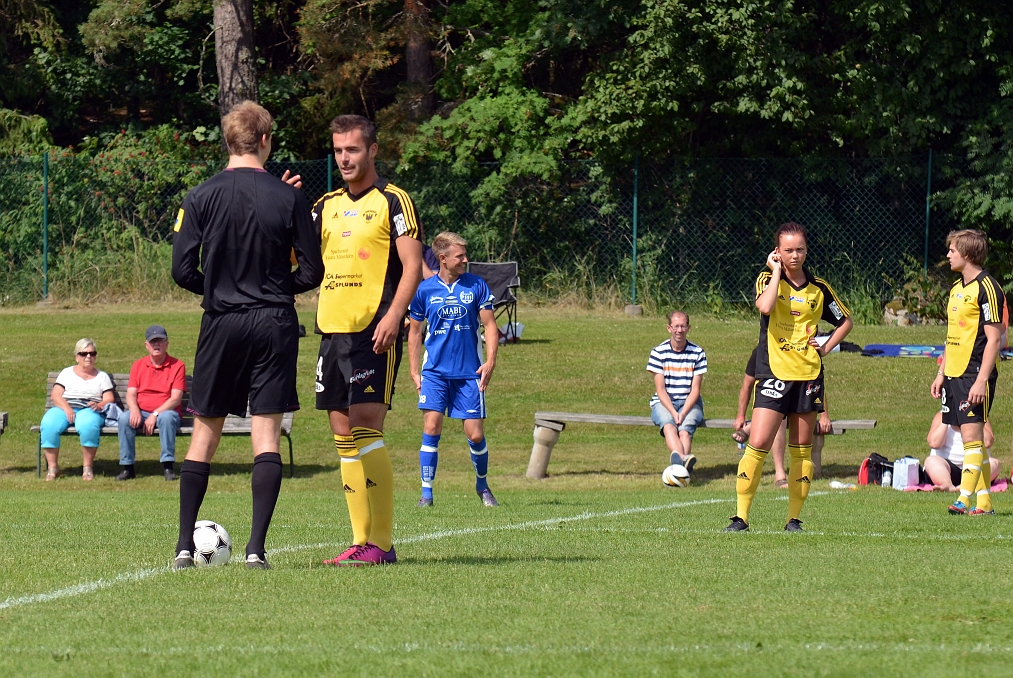 2013_0706_05.JPG - Arboga Södra IF - Forsby FF 4-1, Dags för 1:a matchen i årets Mixcup