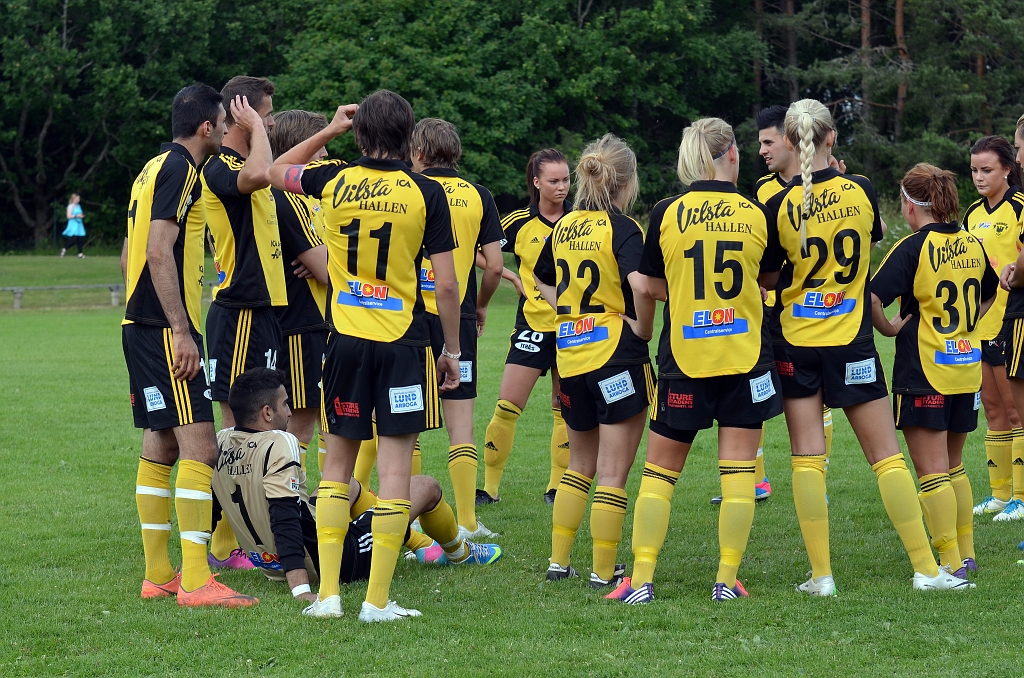 2013_0706_21.JPG - Lite taktiksnack i pausen