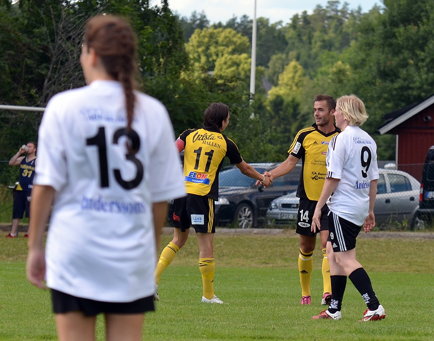 2013_0706_40.JPG - En glad målskytt