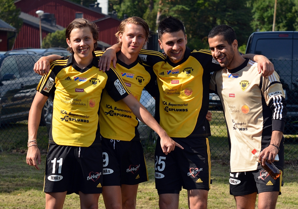 2013_0706_44.JPG - "Grabbarna Bus" ville gärna vara med på bild