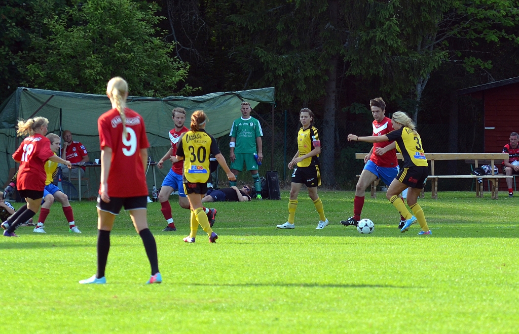 2013_0706_57.JPG - "Marre" Persson går för ett avslut mot mål