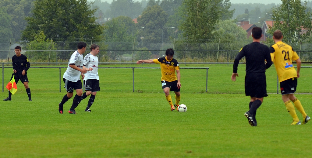 2013_0818_13.JPG - "Zico" Rocha slår en frispark