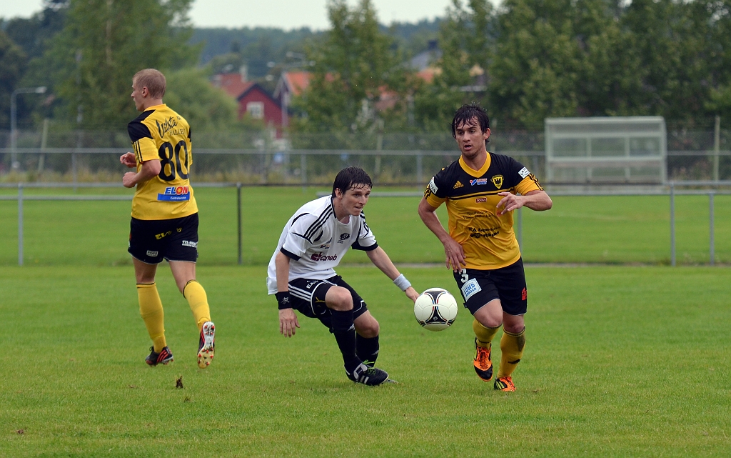 2013_0818_20.JPG - "Zico" Rocha satte press på BK30 försvaret hela tiden