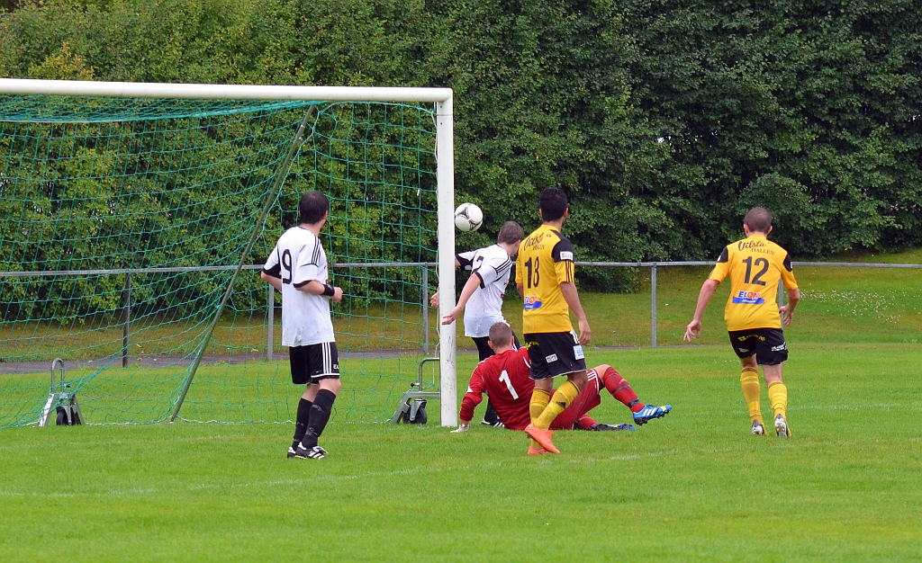 2013_0818_33.JPG - En bra Södrachans men bollen går strax utanför stolpen