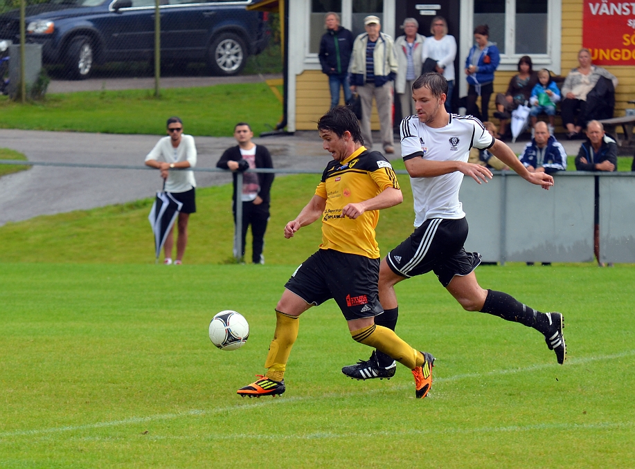 2013_0818_36.JPG - "Zico" Rocha tar sig förbi BK30 backen . . . .