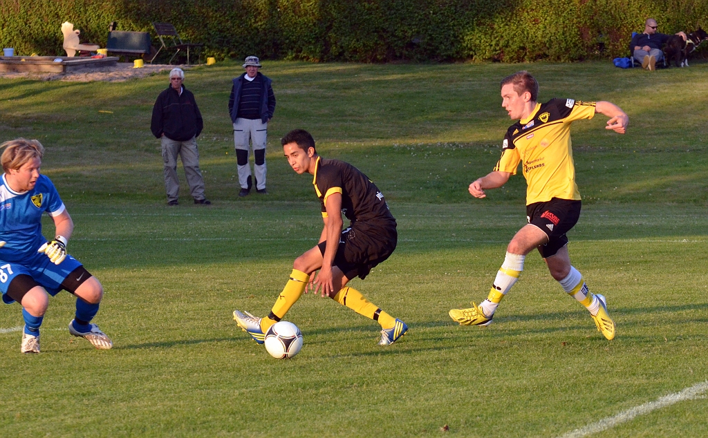 2013_0828_13.JPG - Brandon Wade i bra läge framför medåkers mål