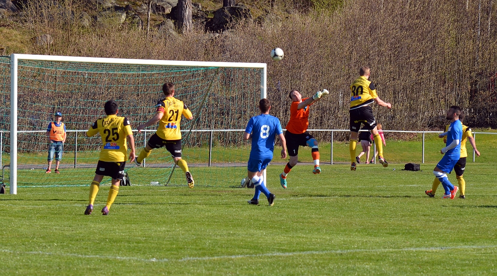 2014_0426_35.JPG - Matchens sista chans efter en frispark från Jonas Hammarlund