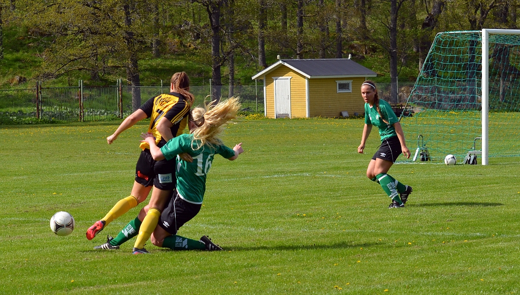 2014_0517_13.JPG - Irstabacken bryter Karolin Björklunds försök att komma förbi