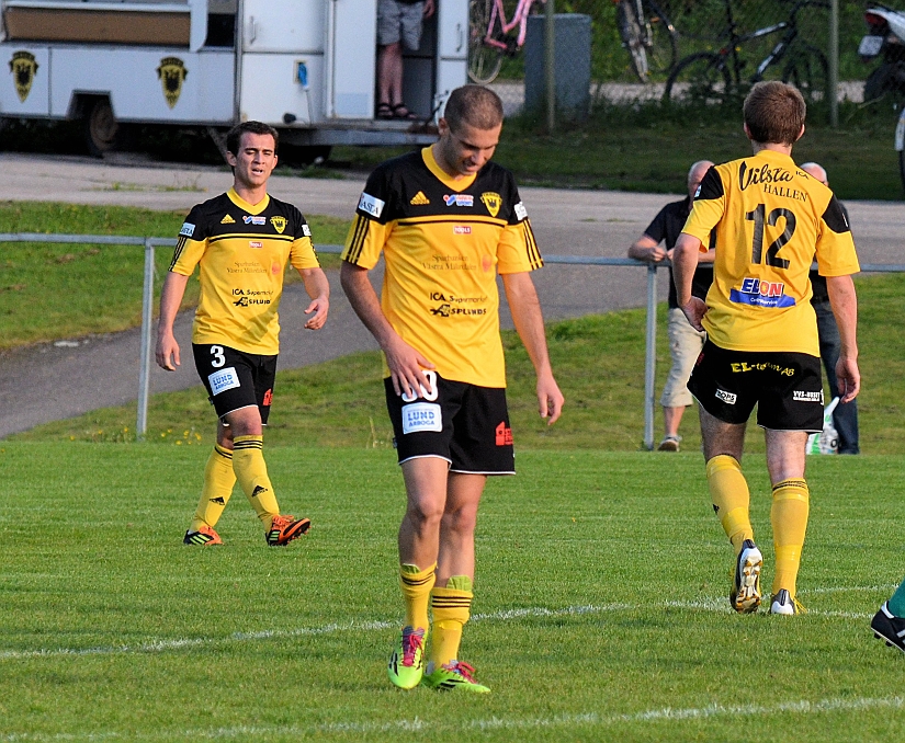 2014_0521_19.JPG - Glada Södraspelare efter 2-0 målet