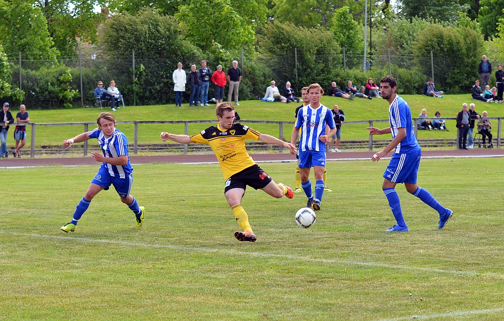 2014_0531_11.JPG - Brandon Wade i fint läge för avslut. . . .