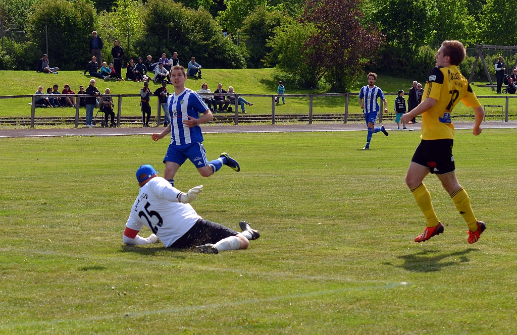 2014_0531_20.JPG - Men målvakten gör en fin benparad