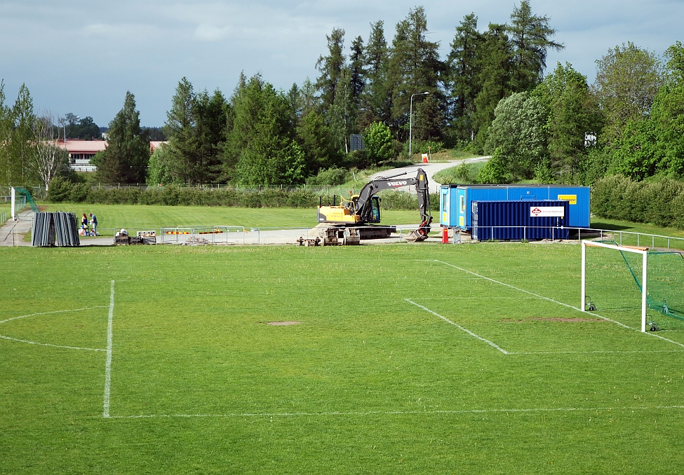 2014_0525_153958AA.JPG - Förberedelse inför ombyggnad av Ekbackens IP