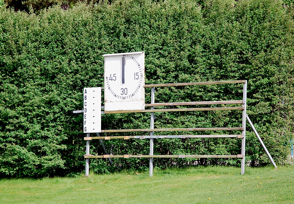 2014_0525_155321AA.JPG - Förberedelse inför ombyggnad av Ekbackens IP