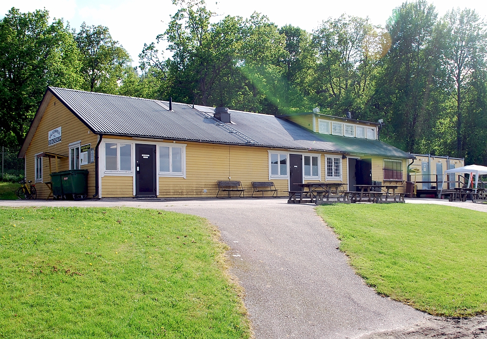 2014_0525_155437AA.JPG - Förberedelse inför ombyggnad av Ekbackens IP