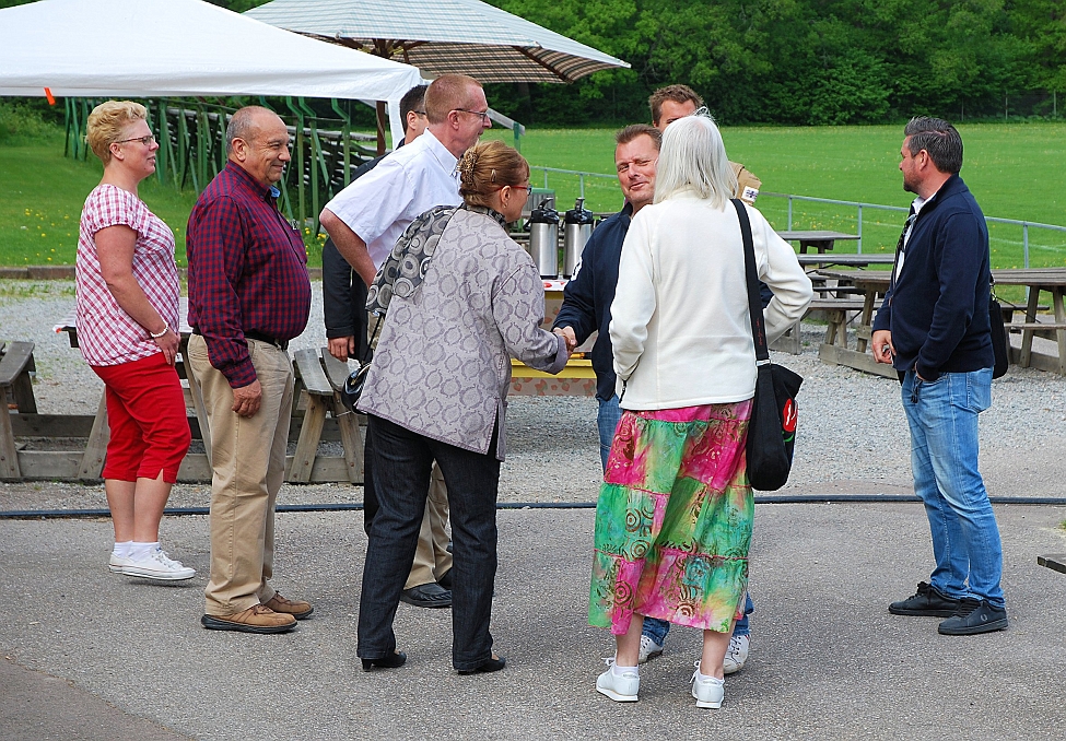 2014_0526_094402AA.JPG - Mingel innan invigningen