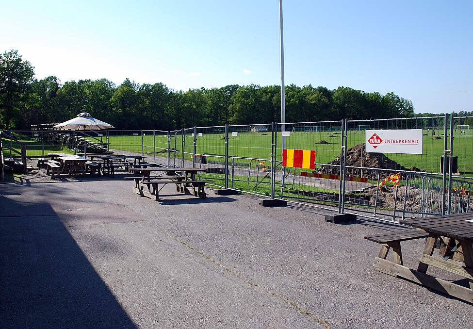 2014_0528_161932AA.JPG - Nu är arbetet igång och arbetsplatsen inhägnad