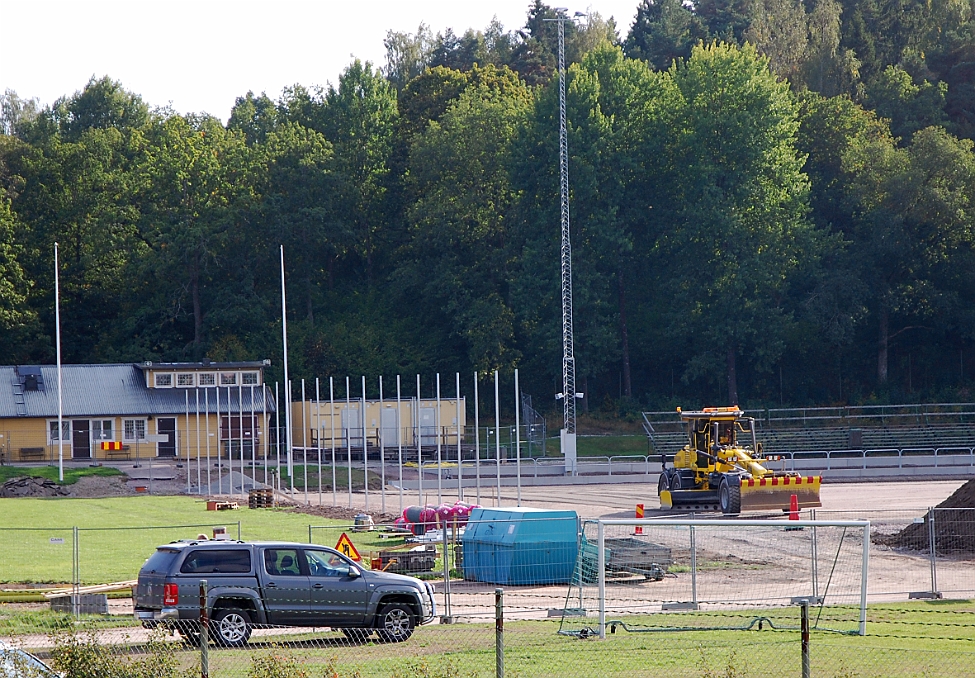 2014_0910_161526AA.JPG - Arbetet runt planen börjar nu ta form