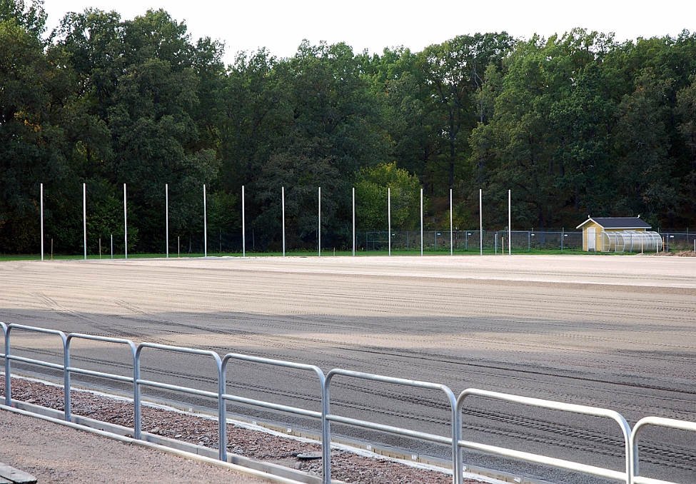 2014_0910_161942AA.JPG - Arbetet runt planen börjar nu ta form