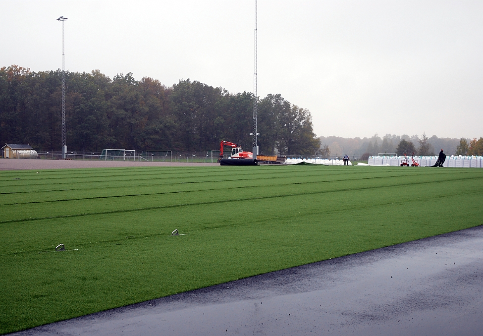 2014_1002_155719AA.JPG - Nu ligger det 8st våder utlaggda på grusbädden