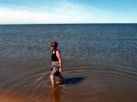 02  Sibyl testar vattentemeraturen i havet