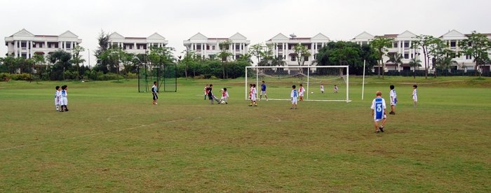 Fotboll-UNIS-Hanoi-001