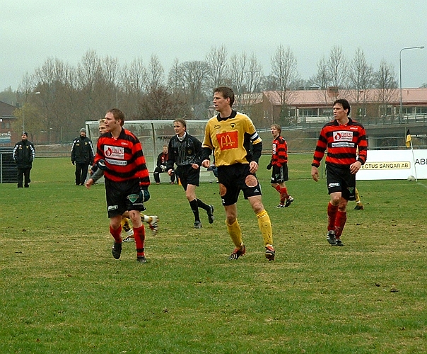 2003_0503_151426AA.JPG - Matchens båda målskyttar i bild, Ola Eriksson och Mikael Waern