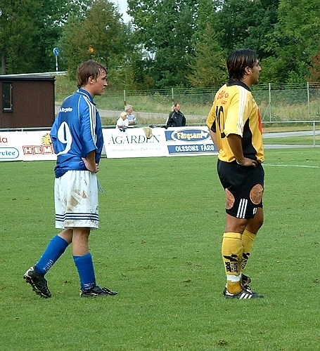 2003_0816_154106AA.JPG - Arbogas Victor Huerta med sin bevakare