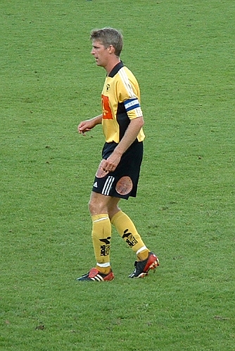 2003_0830_04.JPG - Södra's nr.12 Ola Eriksson, gör sin 18:e säsong i föreningens A-lag