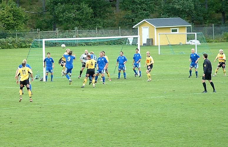 2003_0830_06.JPG - Arboga ligger på för en kvittering